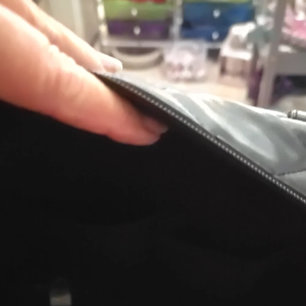 Black Quilted Travel Bag with Diamond Stitching - Picture 4 of 6